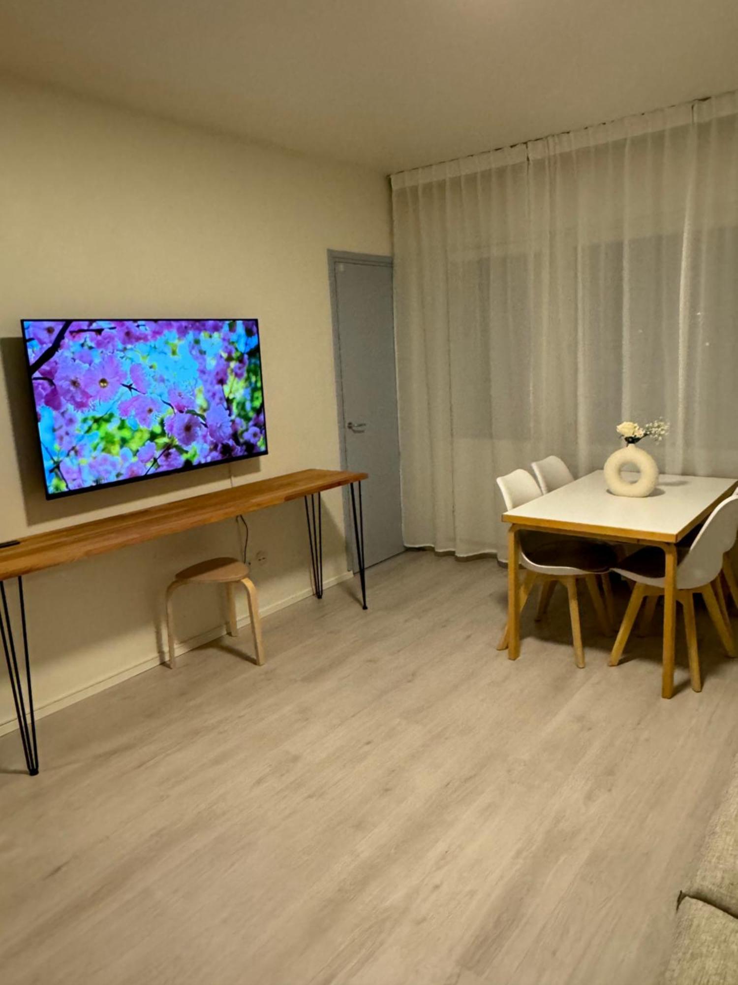 1 Bedroom Comfortable Top Floor In Puotila Near Metrostation And Sea Lejlighed *
