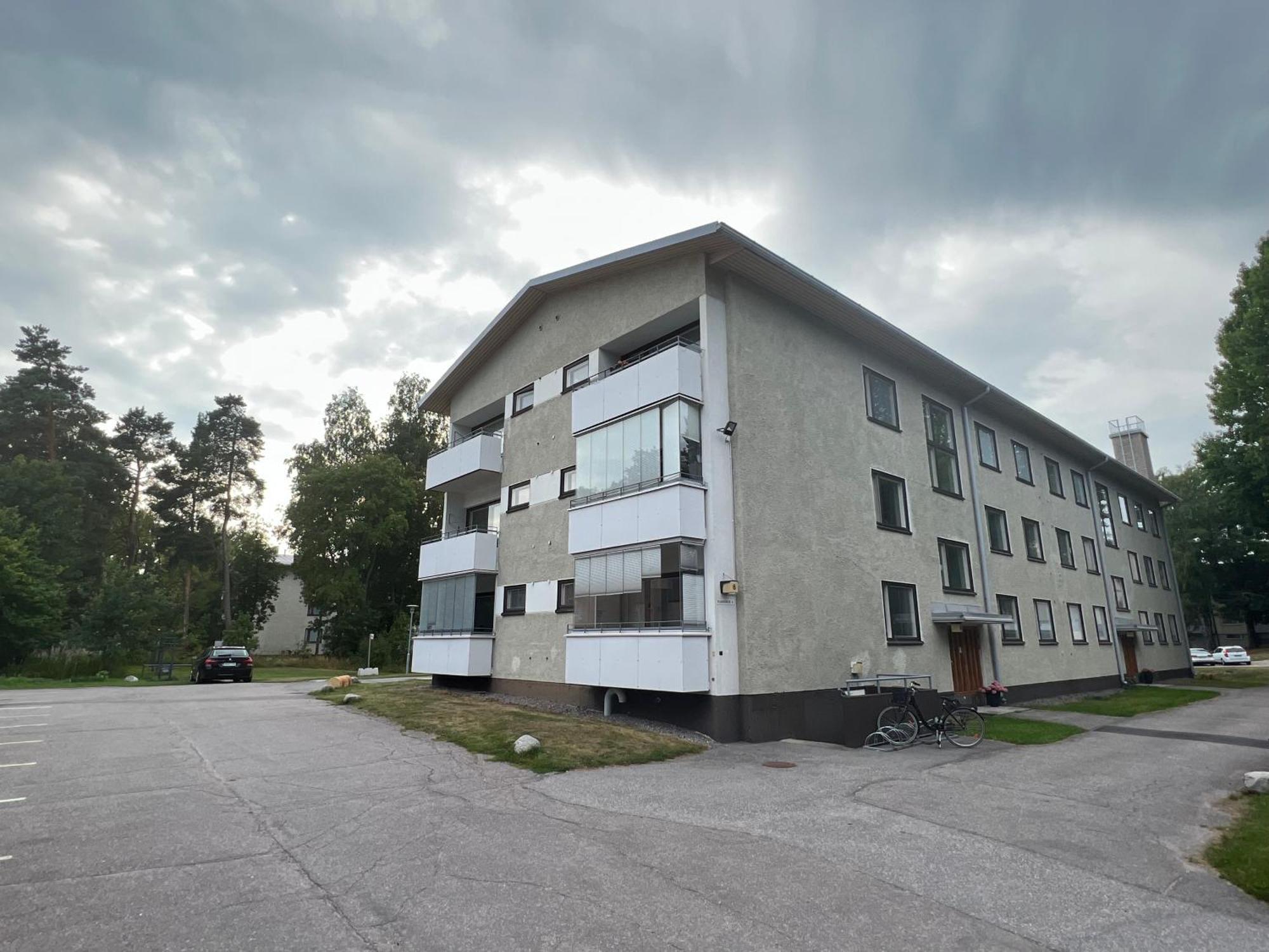 1 Bedroom Comfortable Top Floor In Puotila Near Metrostation And Sea Lejlighed Helsinki